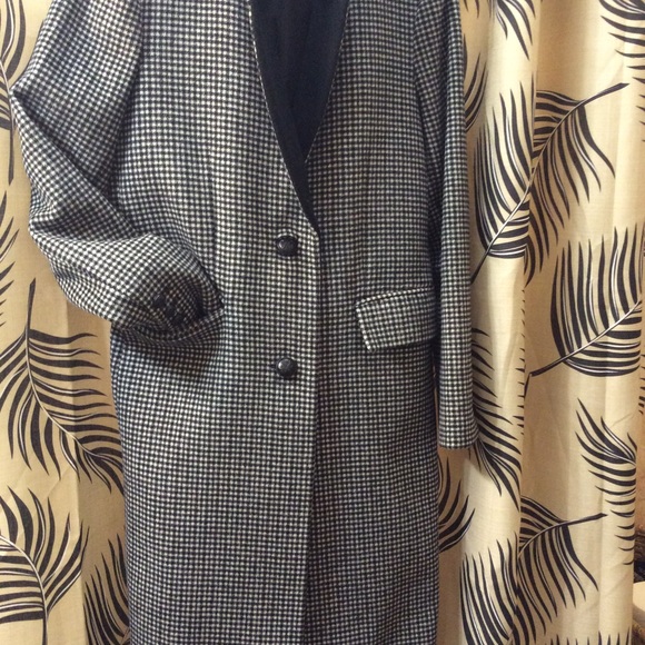 BCBG MAXAZRIA wool houndstooth coat - Picture 9 of 11